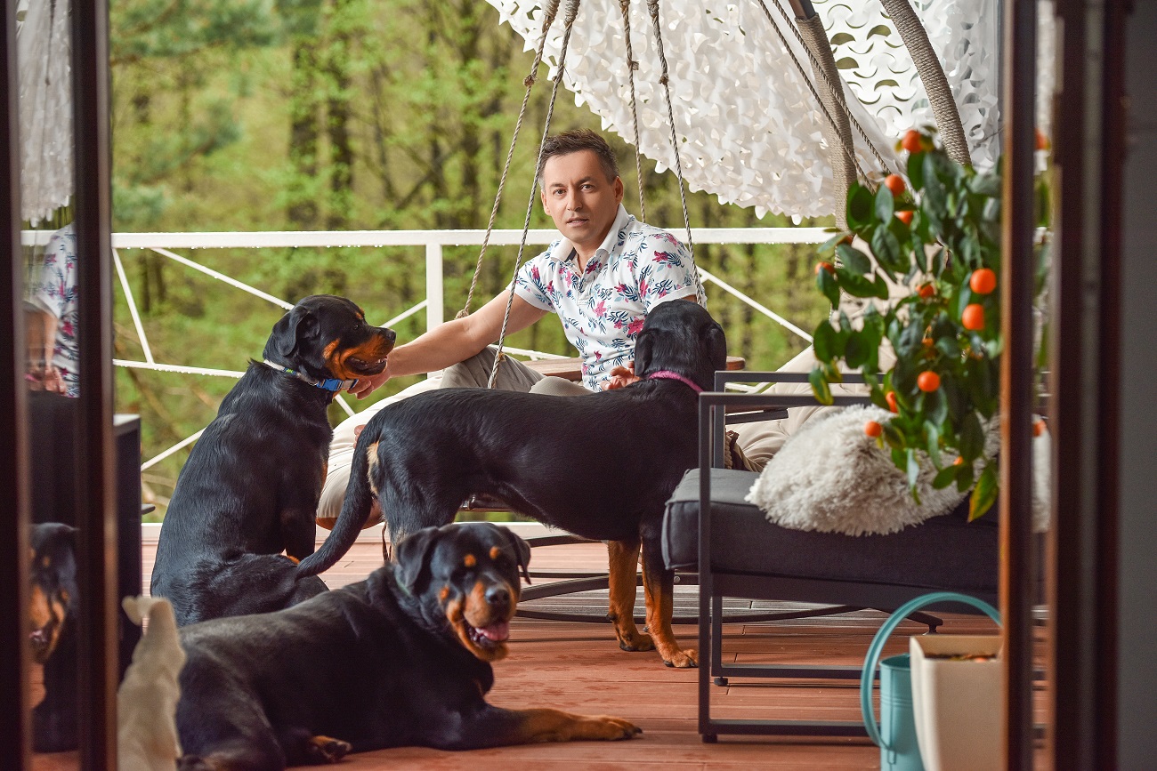 Украинские звезды похвастались своими любимцами: слепая кошка Буля и сразу 7 собак!